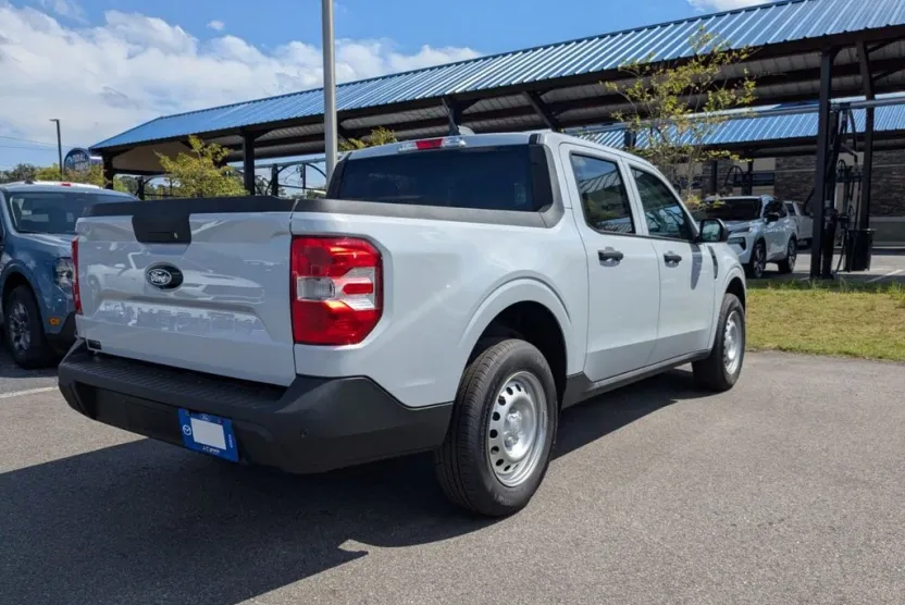 2025 Ford Maverick XL photo 1