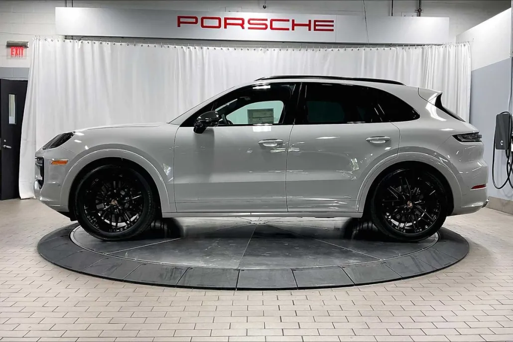 2025 Porsche Cayenne GTS photo 1