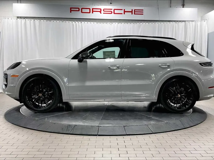2025 Porsche Cayenne GTS photo 1