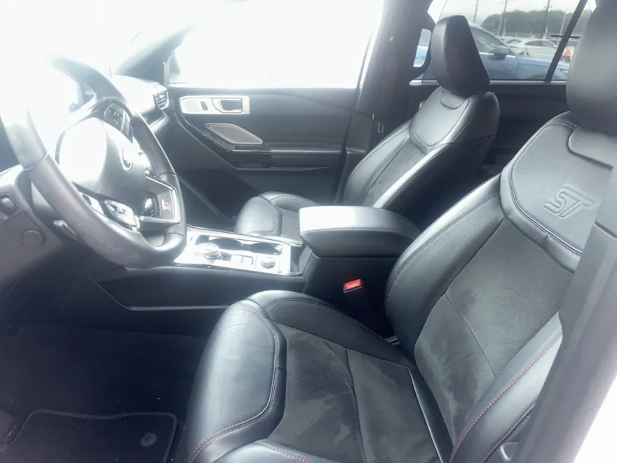2023 Ford Explorer ST photo 1