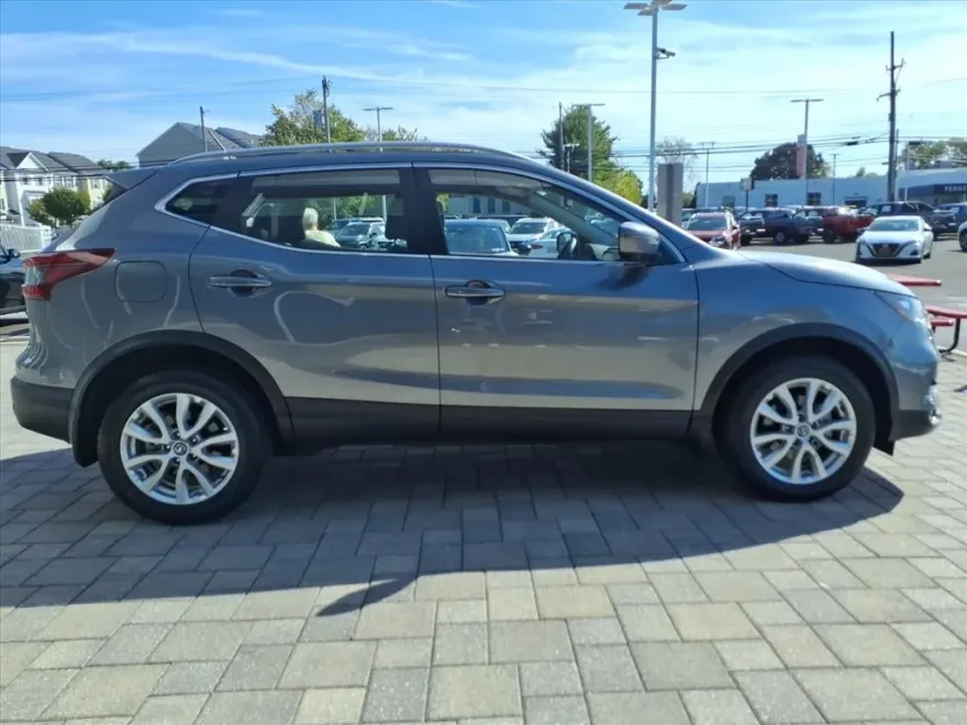 2022 Nissan Rogue Sport SV photo 1