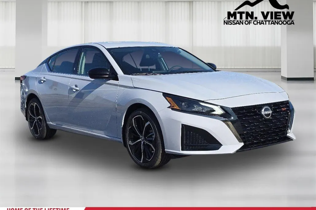 2025 Nissan Altima SR photo 1