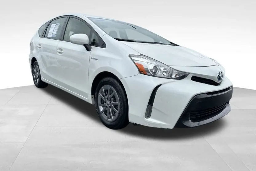 2017 Toyota Prius V Three photo 1