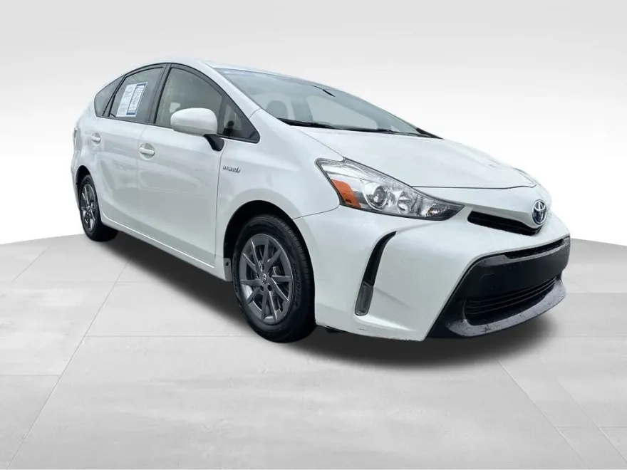 2017 Toyota Prius V Three photo 1