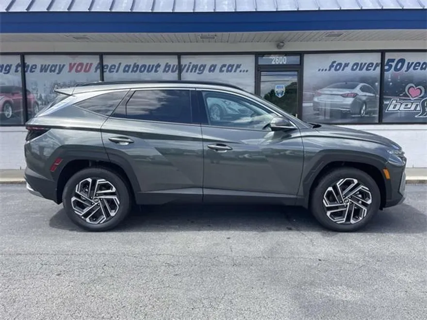 2025 Hyundai Tucson Hybrid Limited photo 1
