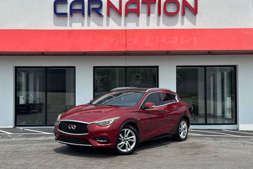 2017 Infiniti QX30 Luxury photo 1