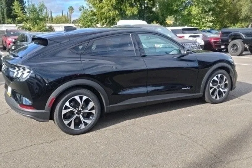 2025 Ford Mustang Mach-E Select photo 1