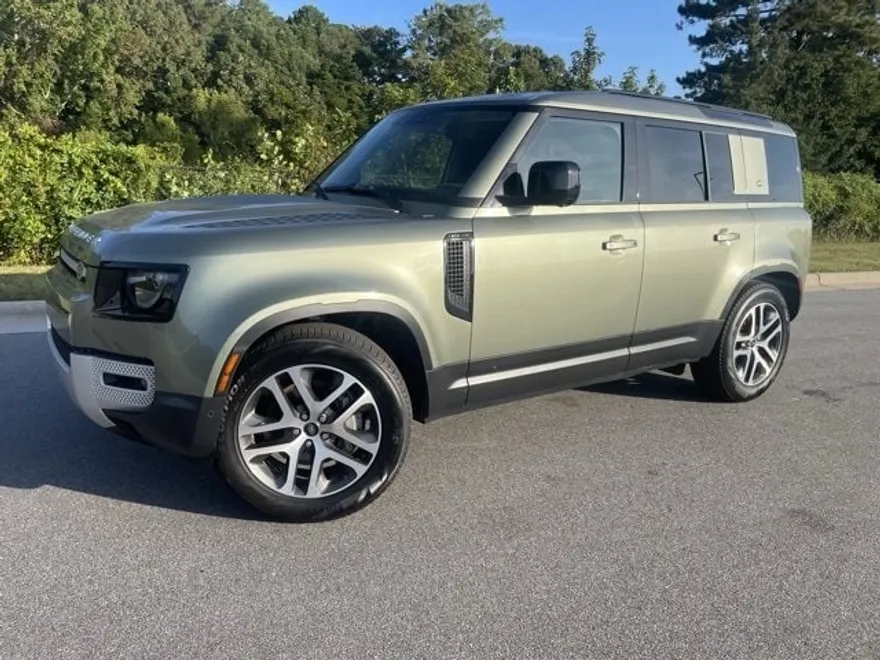 2023 Land Rover Defender SE photo 1
