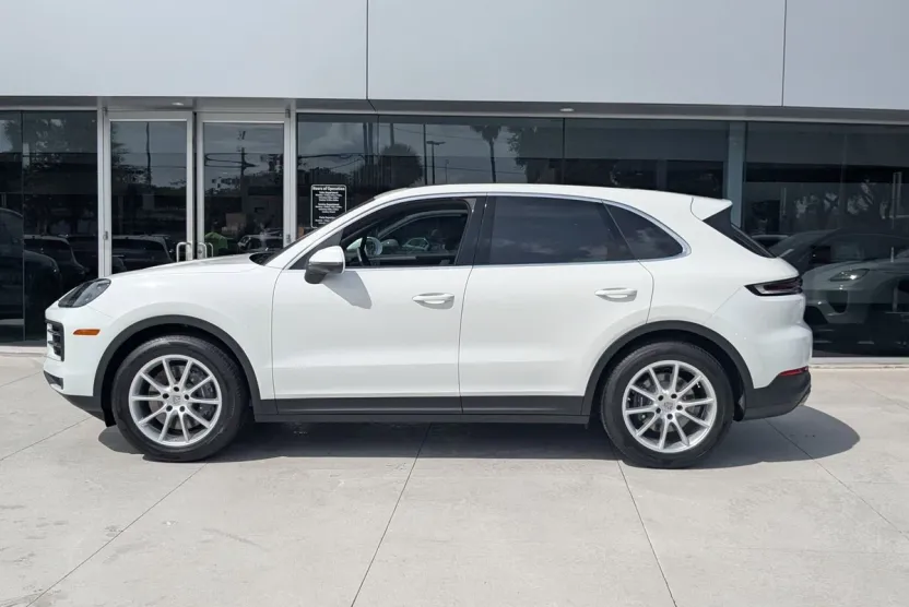 2024 Porsche Cayenne Base photo 1