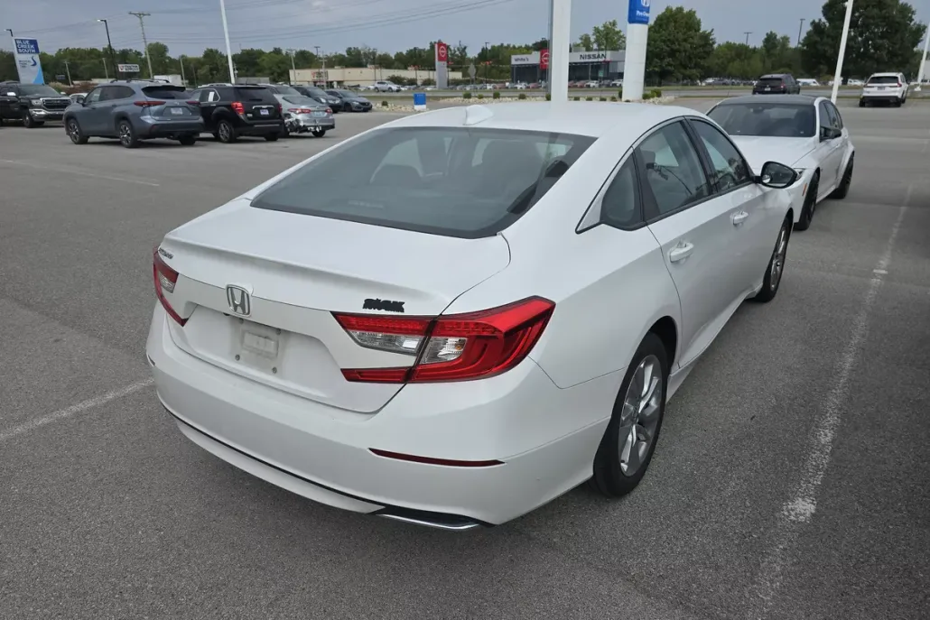 2018 Honda Accord LX 1.5T photo 1