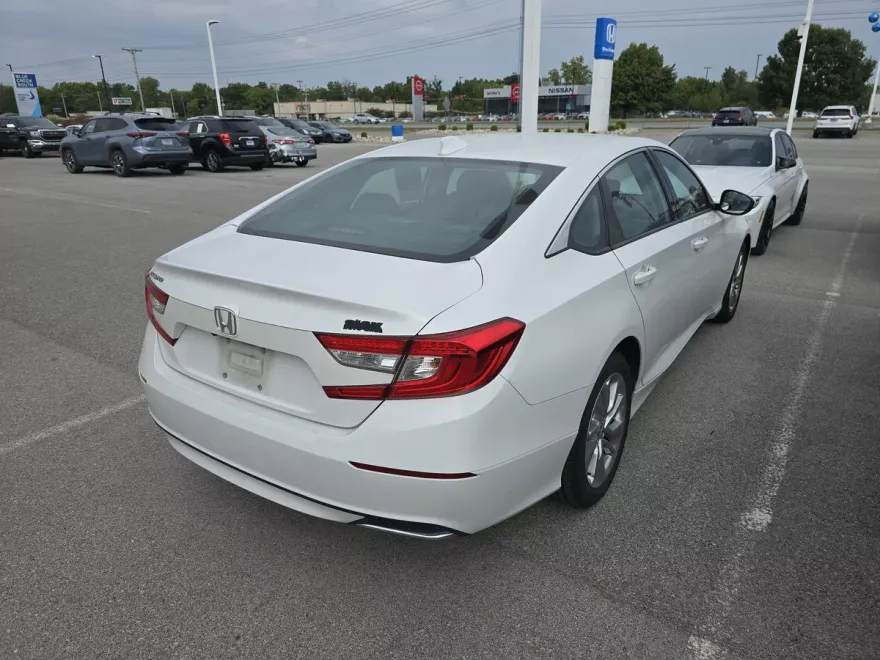 2018 Honda Accord LX 1.5T photo 1