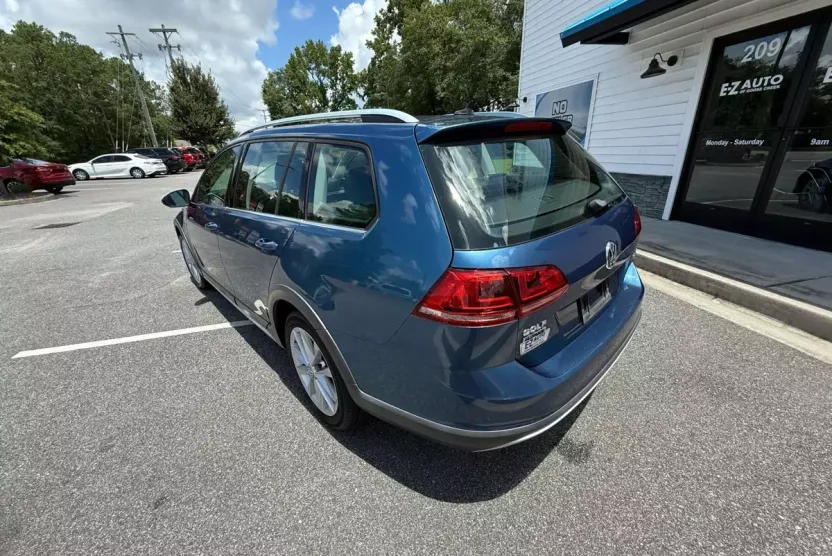 2017 Volkswagen Golf Alltrack TSI S photo 1