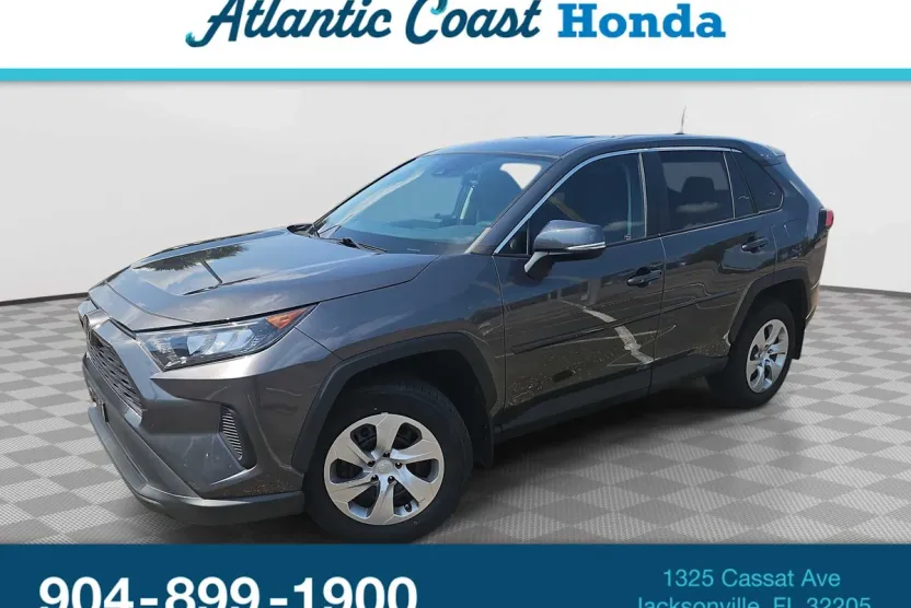2022 Toyota RAV4 LE photo 1