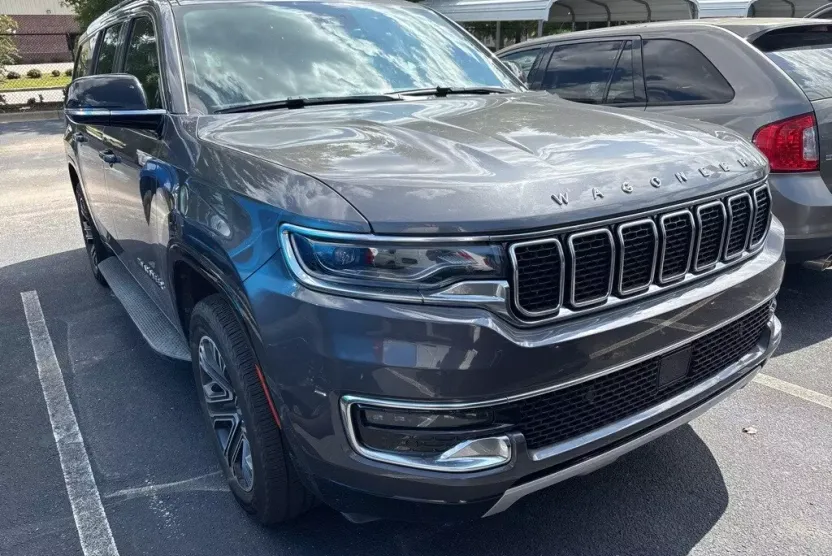 2024 Jeep Wagoneer L Series II photo 1