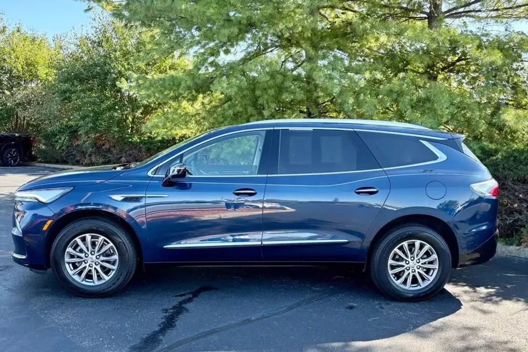2023 Buick Enclave Essence photo 1