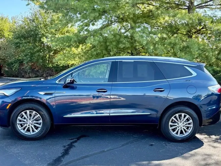 2023 Buick Enclave Essence photo 1