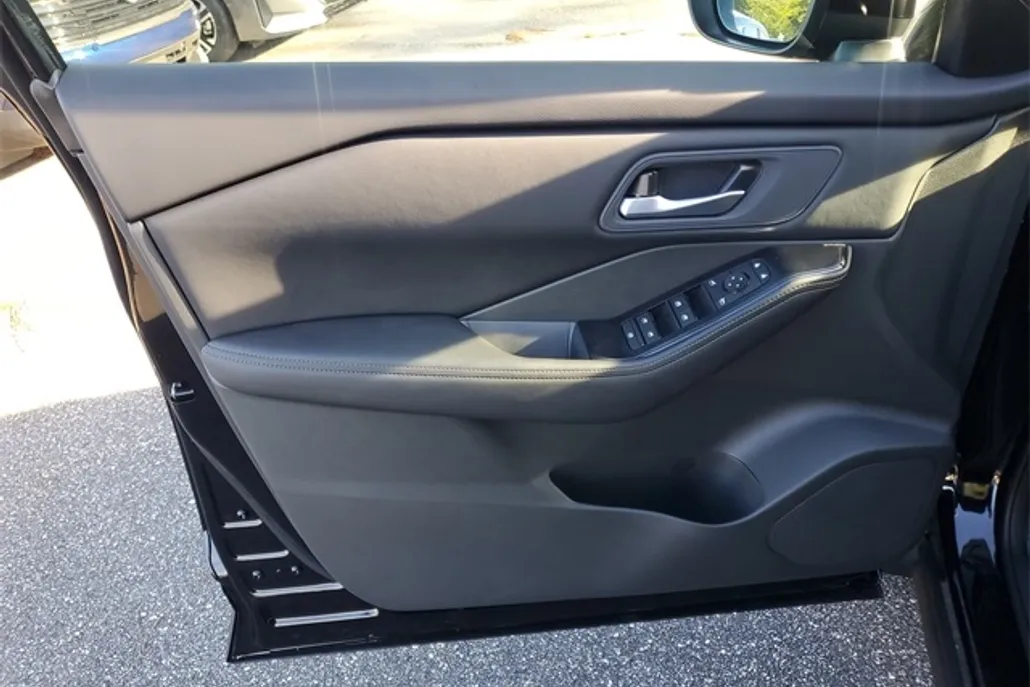 2026 Nissan Rogue SV photo 1