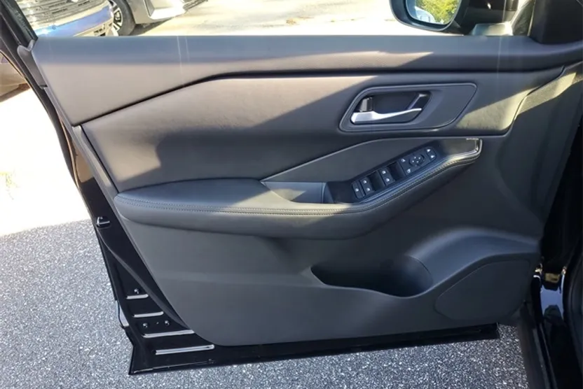 2026 Nissan Rogue SV photo 1