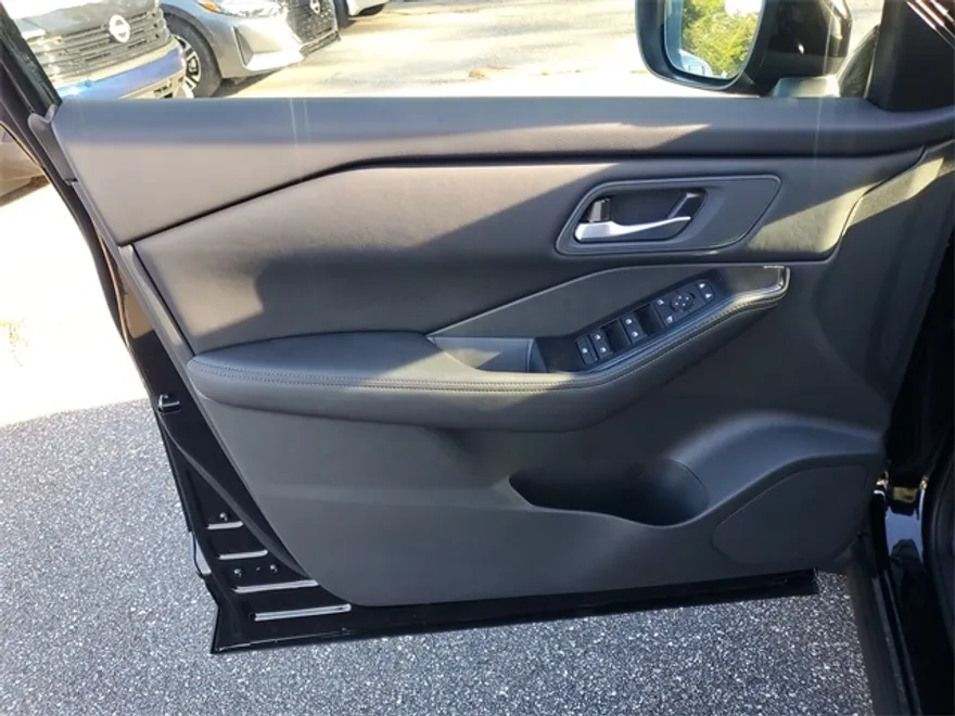 2026 Nissan Rogue SV photo 1