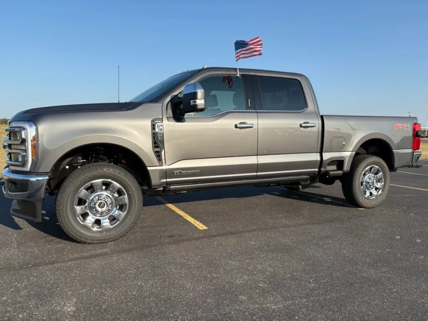 2026 Ford F-350 Lariat photo 1