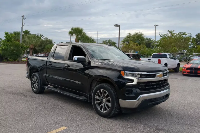2022 Chevrolet Silverado 1500 LT photo 1