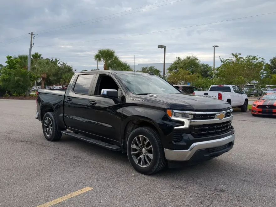 2022 Chevrolet Silverado 1500 LT photo 1