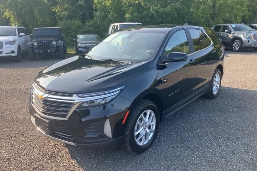 2023 Chevrolet Equinox LT photo 1