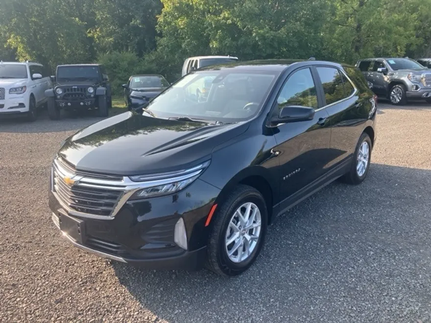 2023 Chevrolet Equinox LT photo 1