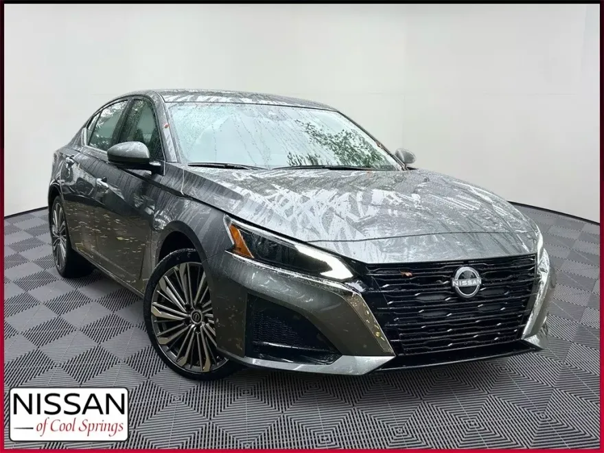 2025 Nissan Altima SL photo 1