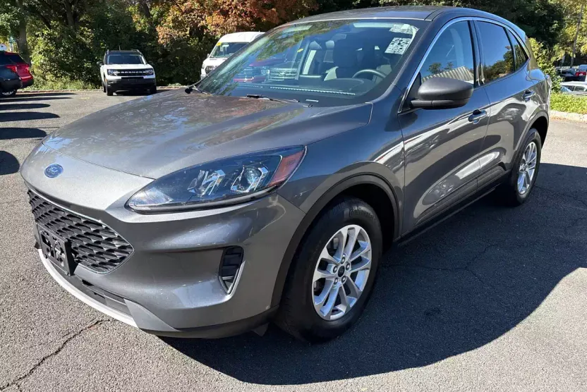 2022 Ford Escape SE photo 1