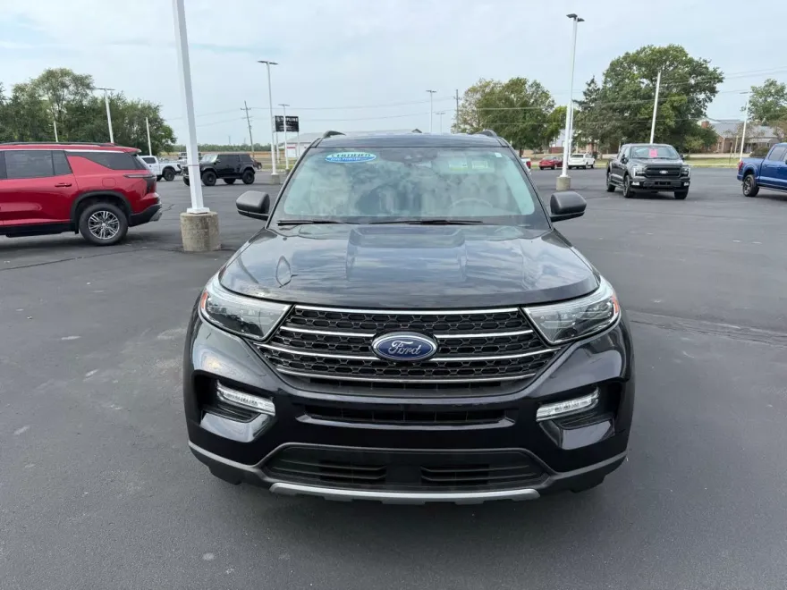 2021 Ford Explorer XLT photo 1
