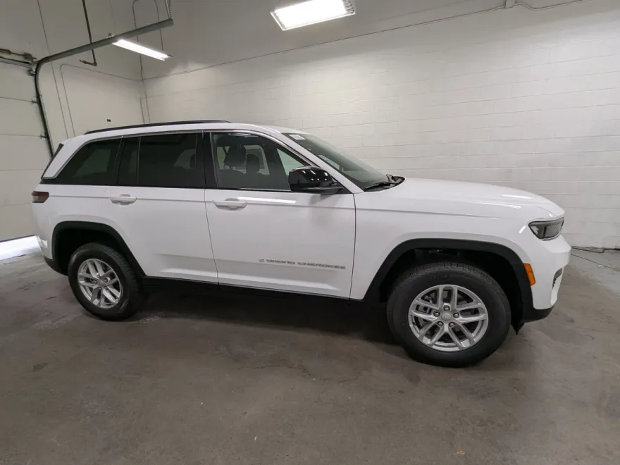 2025 Jeep Grand Cherokee Laredo photo 1