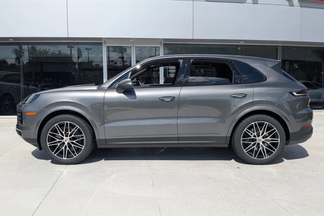 2026 Porsche Cayenne photo 1