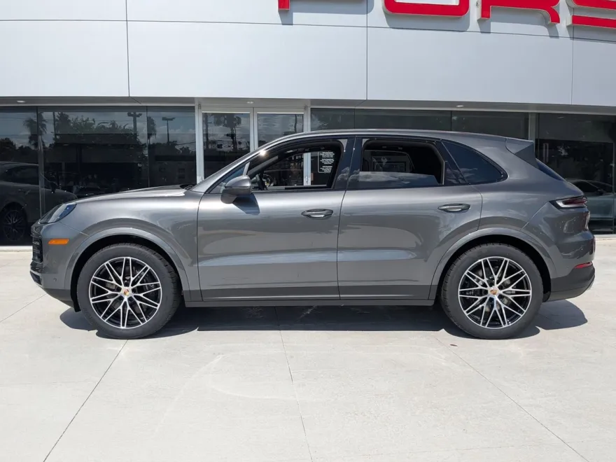 2026 Porsche Cayenne photo 1