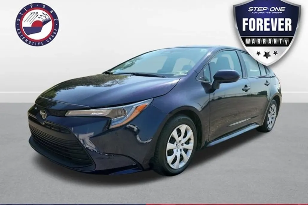 2024 Toyota Corolla LE photo 1