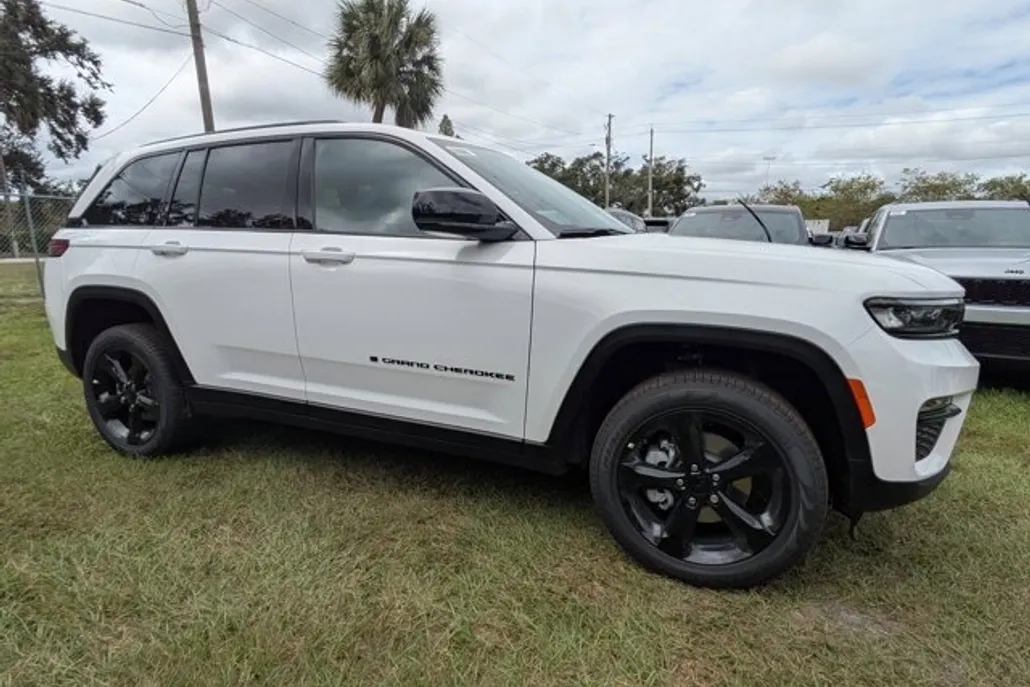 2025 Jeep Grand Cherokee Limited photo 1