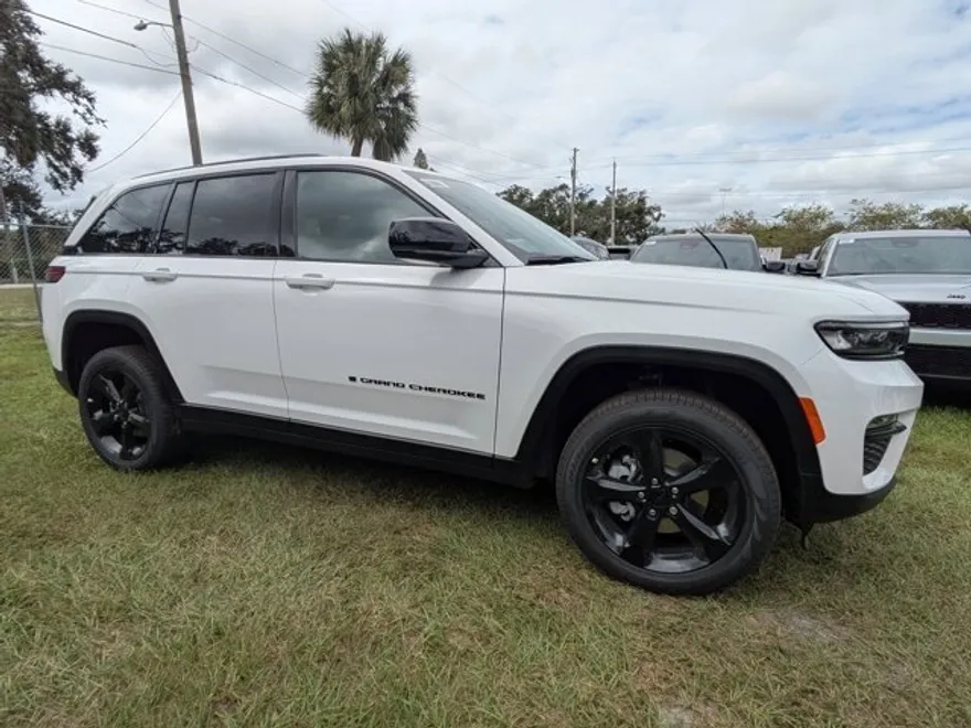 2025 Jeep Grand Cherokee Limited photo 1