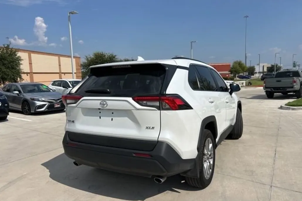 2025 Toyota RAV4 XLE Premium photo 1