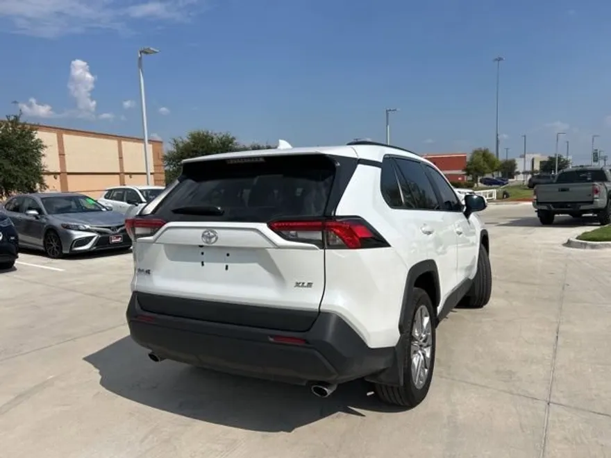 2025 Toyota RAV4 XLE Premium photo 1