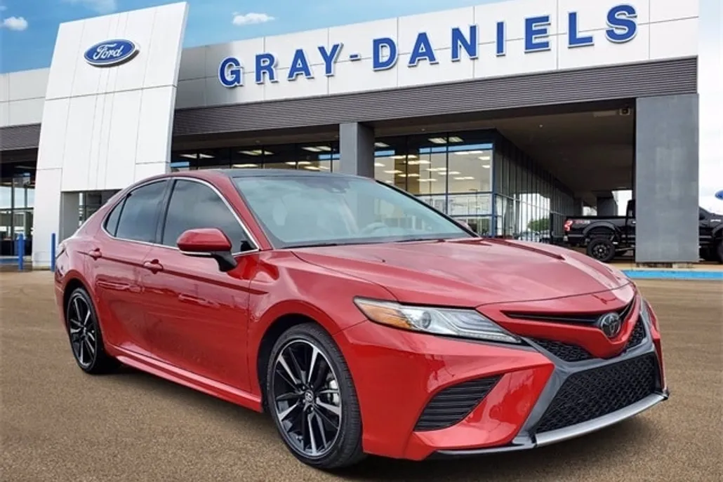 2019 Toyota Camry XSE photo 1