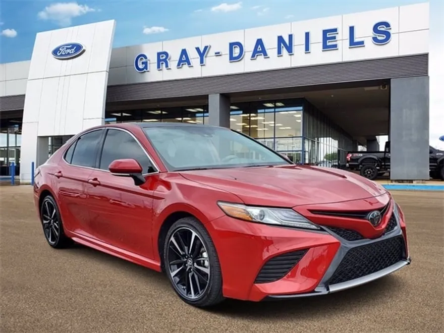 2019 Toyota Camry XSE photo 1