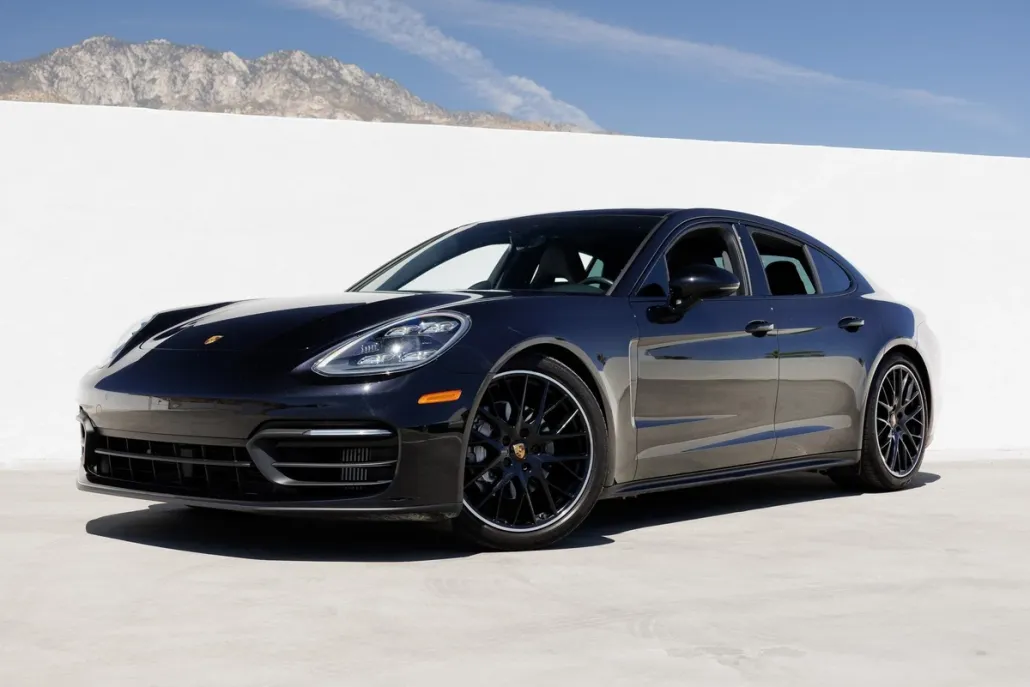 2022 Porsche Panamera Platinum photo 1