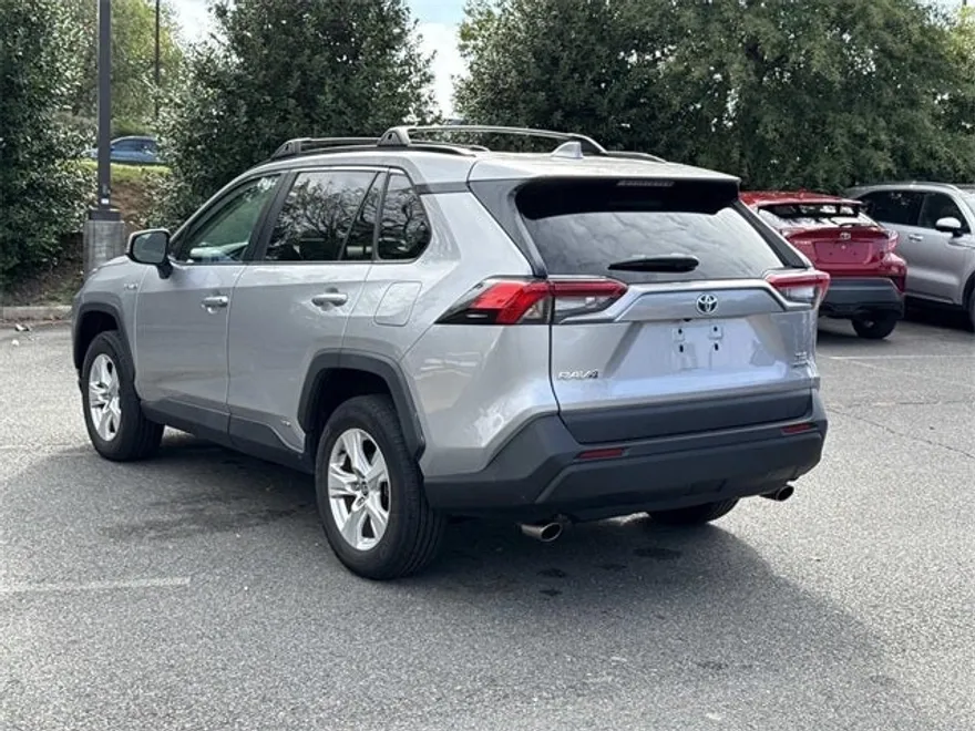 2021 Toyota RAV4 Hybrid XLE photo 1