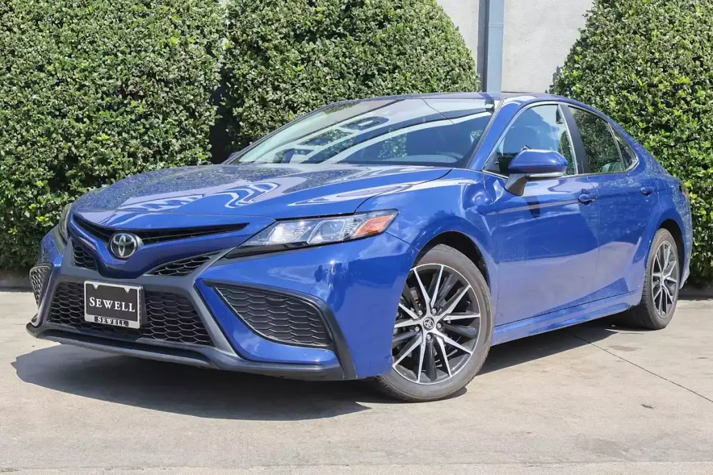 2024 Toyota Camry SE photo 1