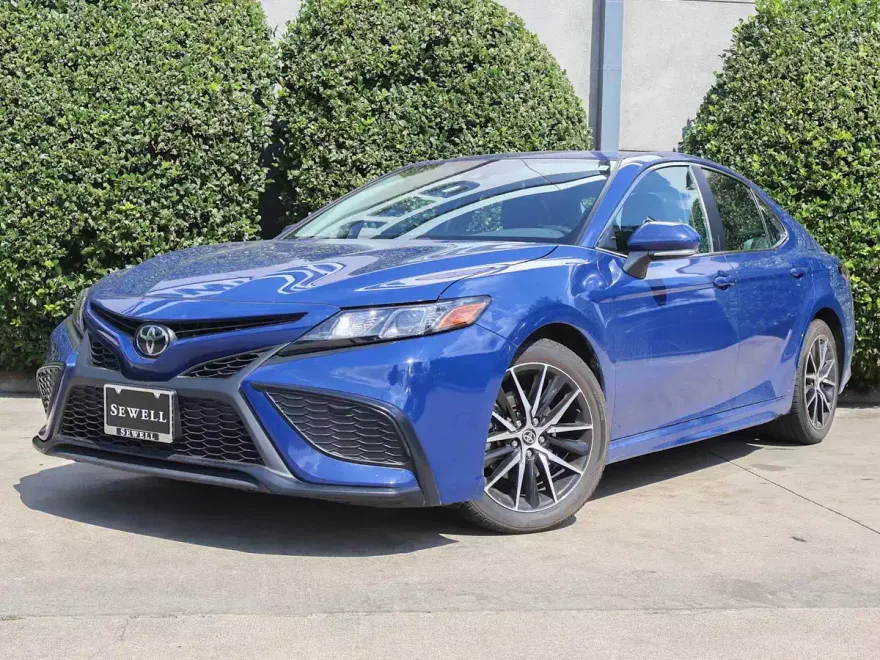 2024 Toyota Camry SE photo 1