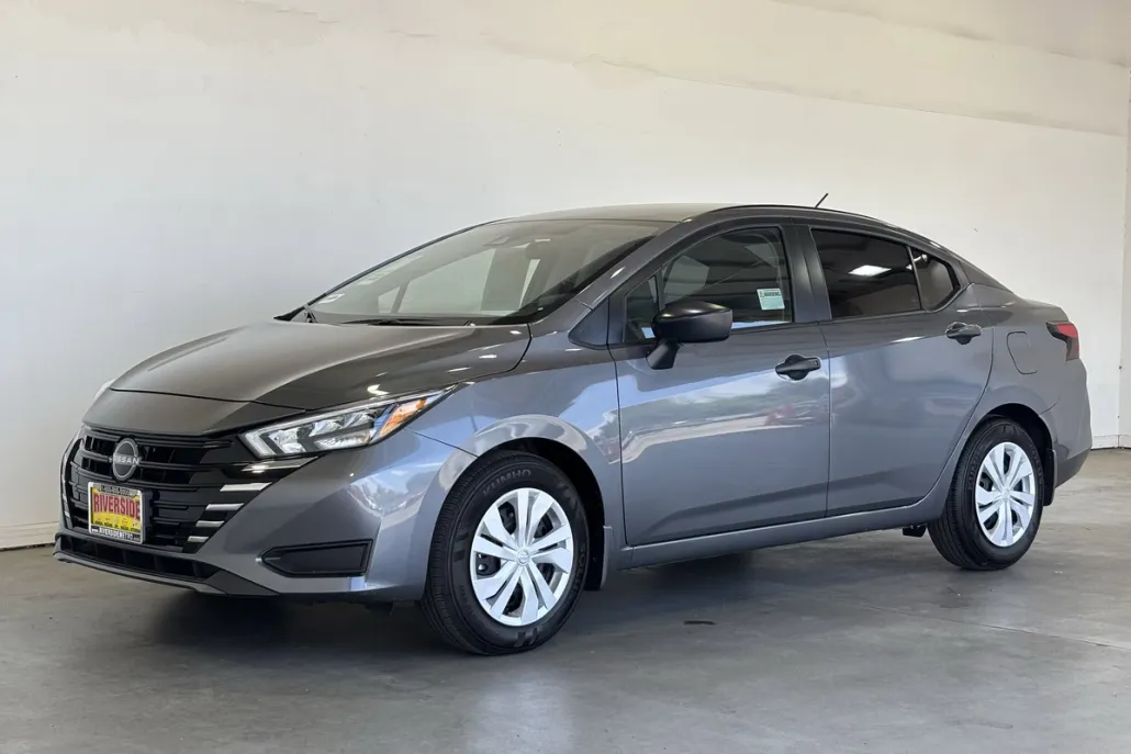 2025 Nissan Versa 1.6 S photo 1