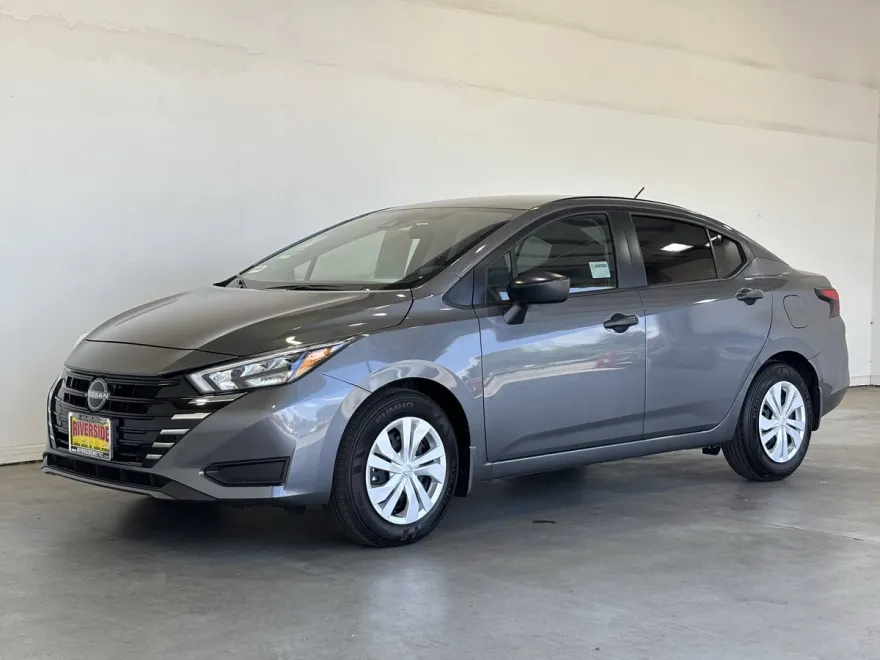2025 Nissan Versa 1.6 S photo 1