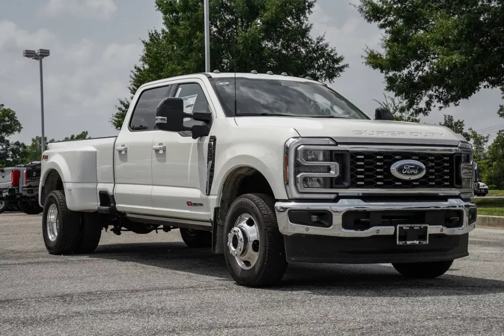 2025 Ford F-350 Lariat photo 1