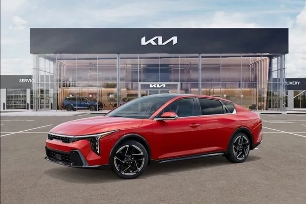 2025 Kia K4 GT-Line photo 1