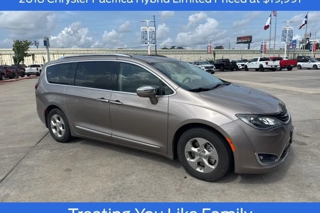 2018 Chrysler Pacifica Hybrid Limited photo 1